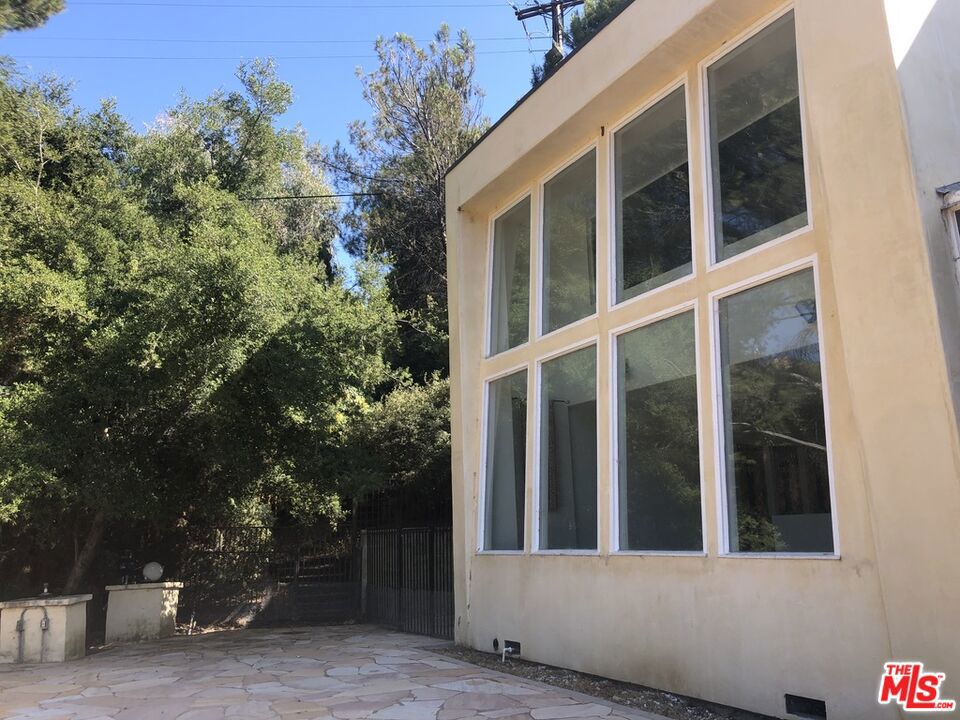 708 Thornhill Road Property Photo 2