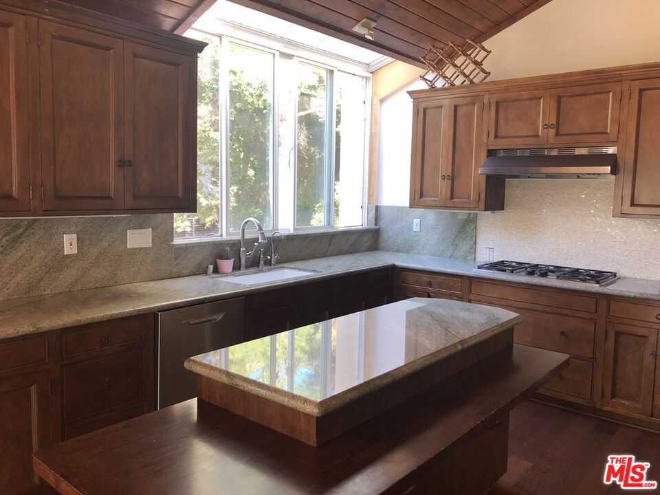 708 Thornhill Road Property Photo 6