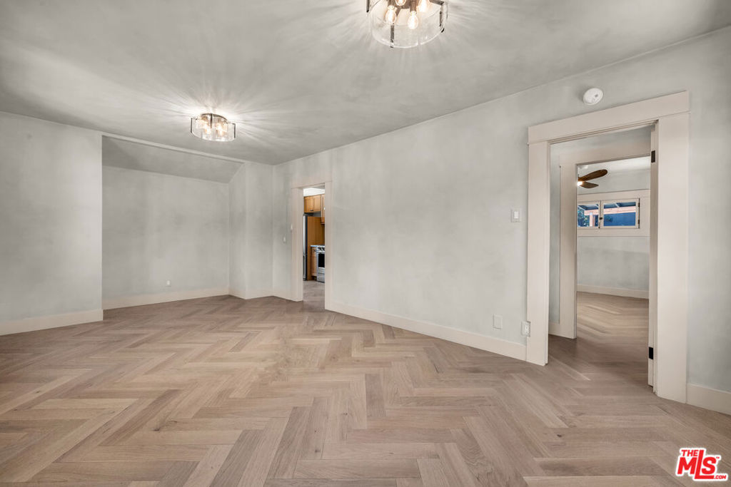 215 Newland Street Property Photo 8