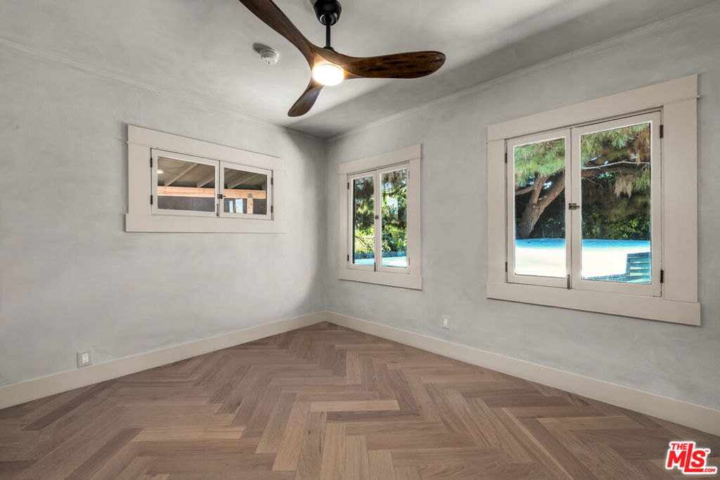 215 Newland Street Property Photo 14