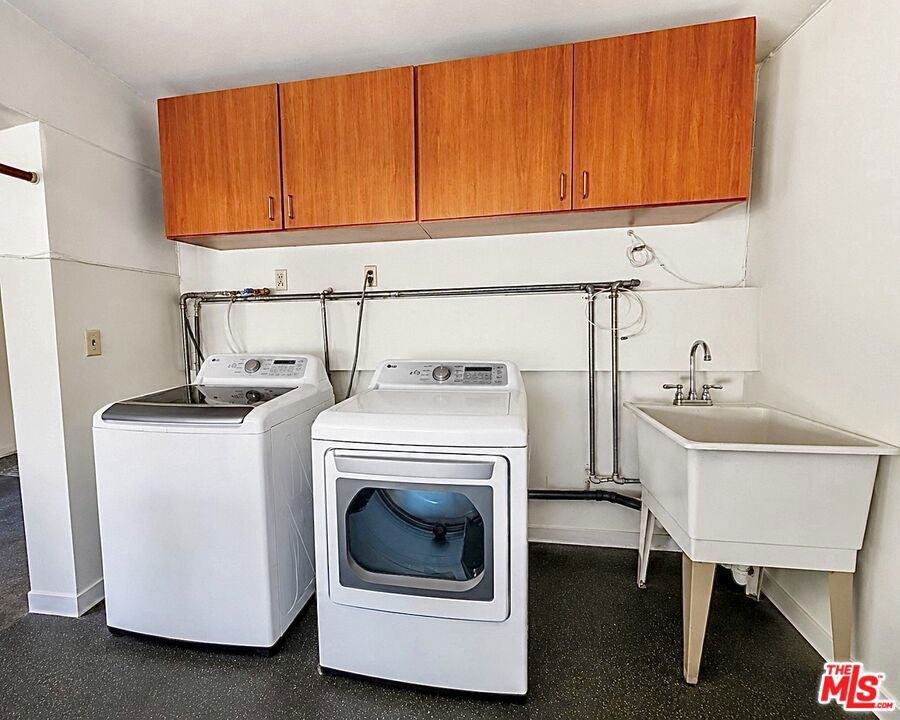 15149 Magnolia Boulevard D Property Photo 14