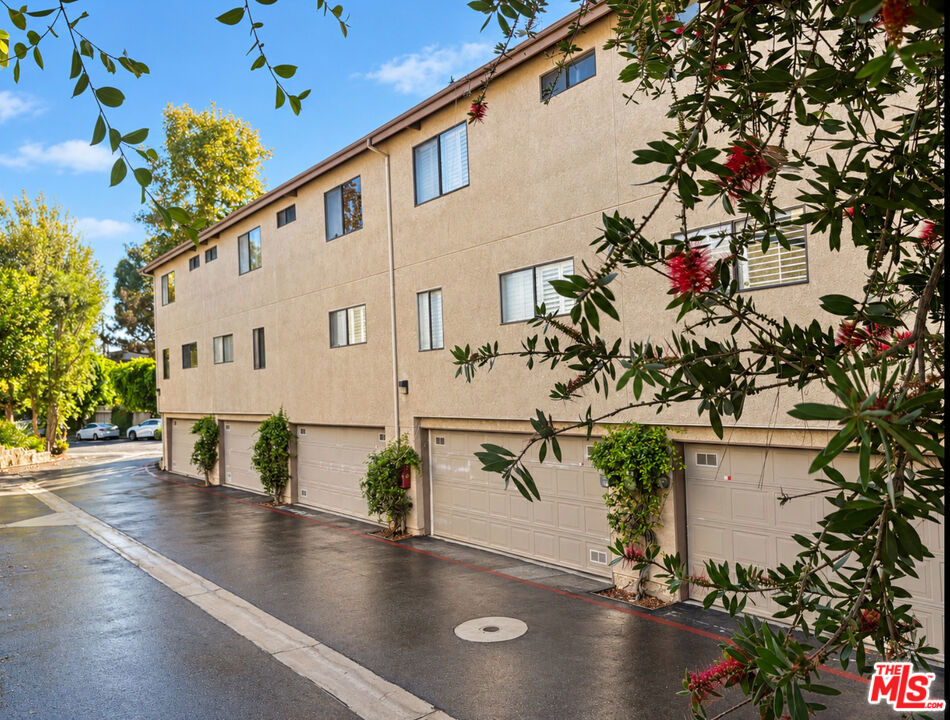 15149 Magnolia Boulevard D Property Photo 15