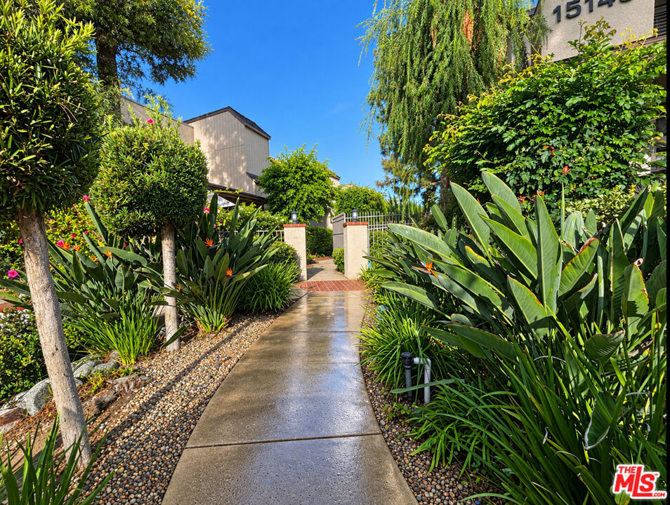 15149 Magnolia Boulevard D Property Photo 18