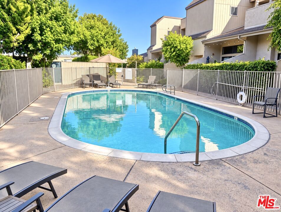 15149 Magnolia Boulevard D Property Photo 19