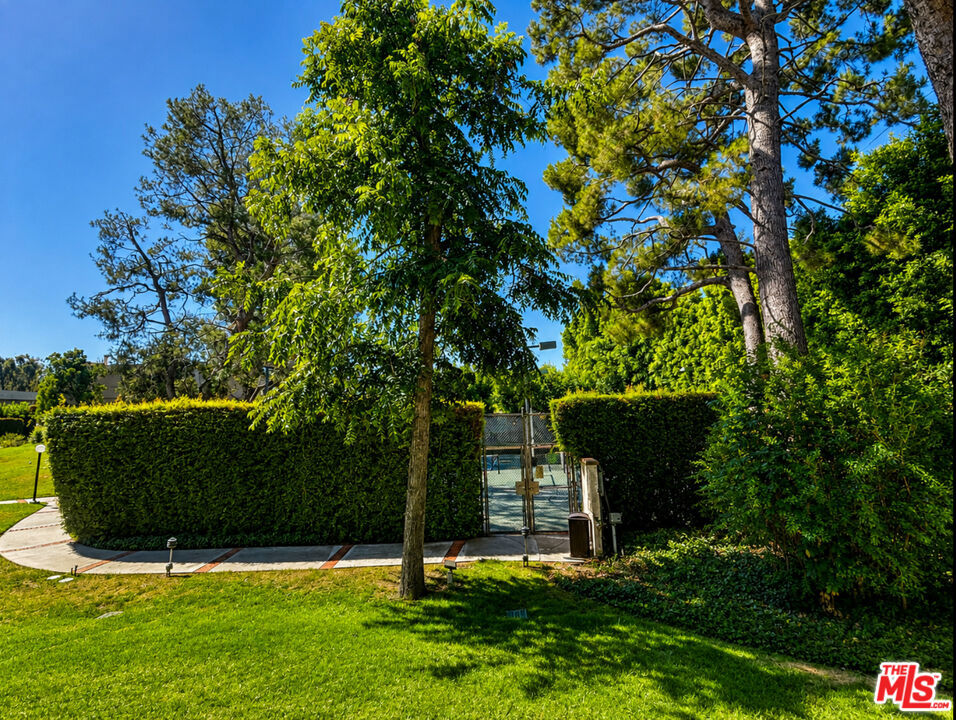 15149 Magnolia Boulevard D Property Photo 21