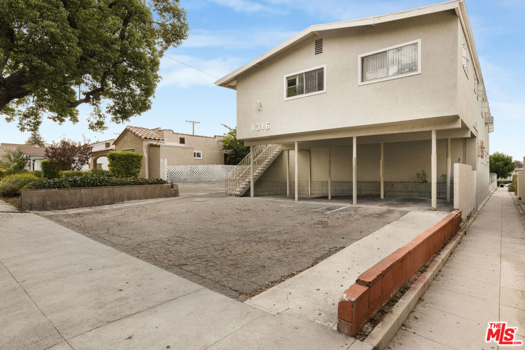 1316 Barrington Way Property Photo 1