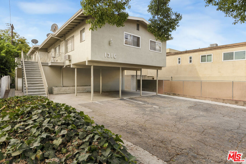1316 Barrington Way Property Photo 2