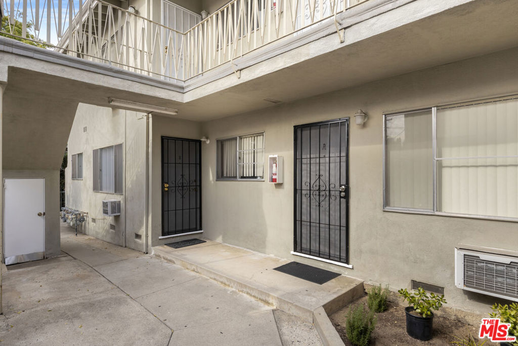 1316 Barrington Way Property Photo 4