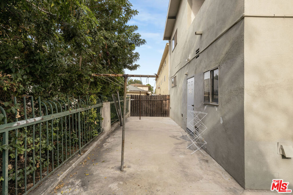 1316 Barrington Way Property Photo 6