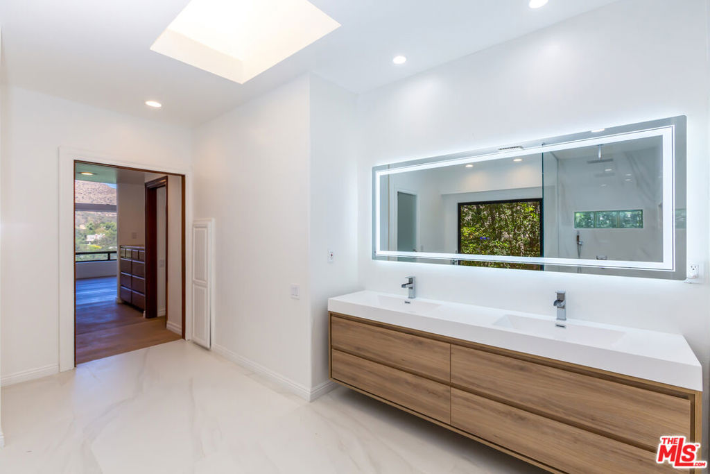 5109 Lakeview Canyon Road Property Photo 17