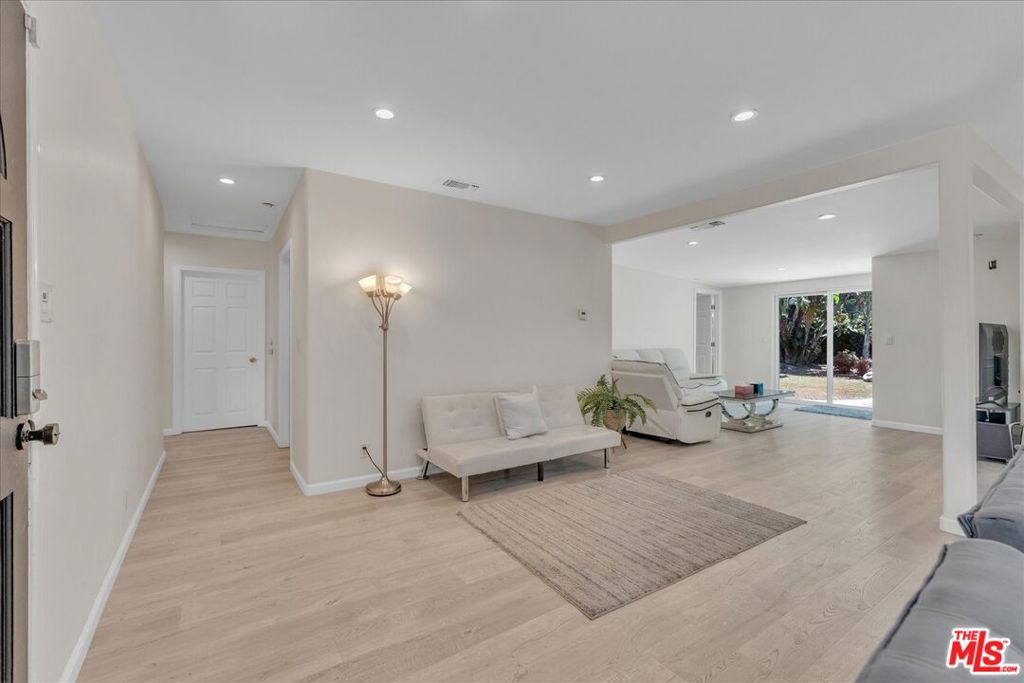 18352 Bessemer Street Property Photo 7