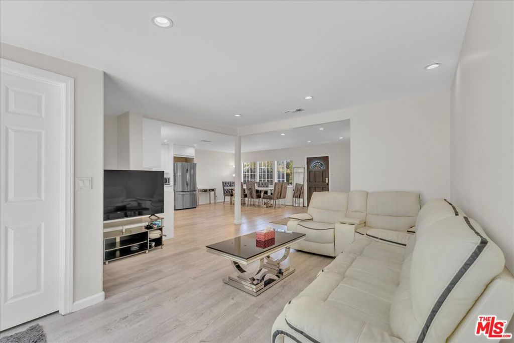 18352 Bessemer Street Property Photo 11