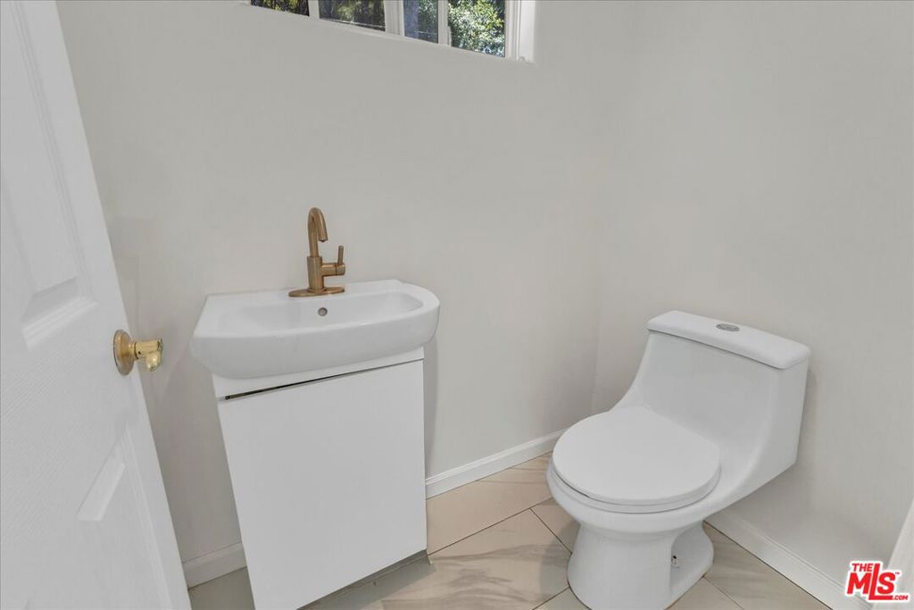 18352 Bessemer Street Property Photo 19
