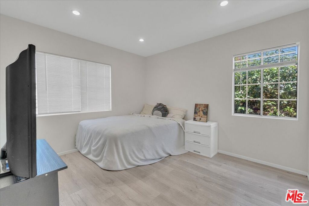 18352 Bessemer Street Property Photo 24