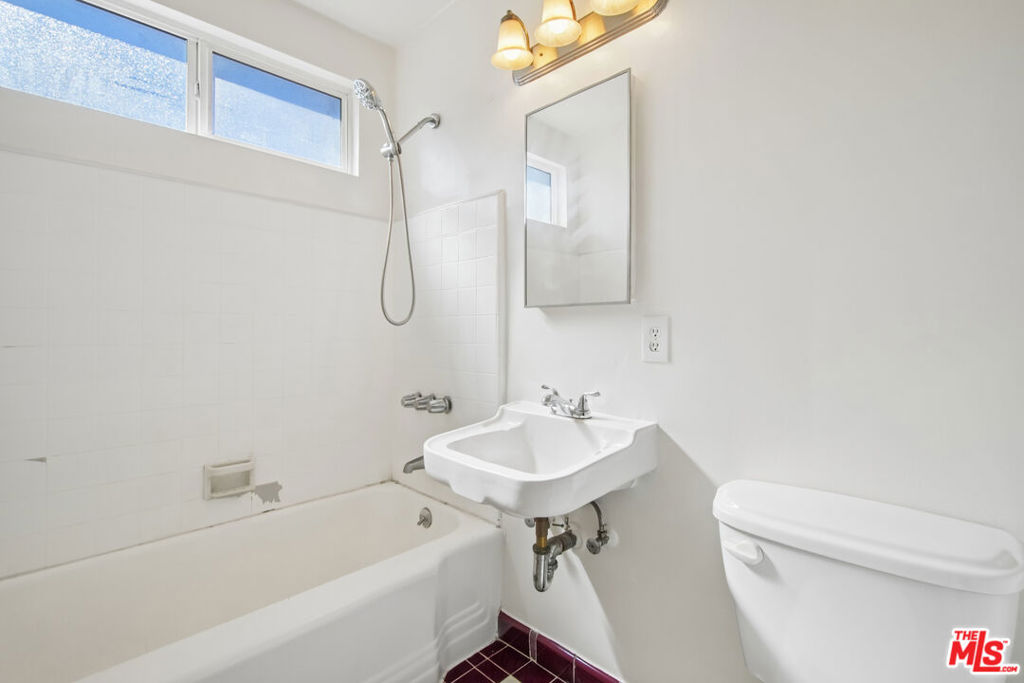4951 Cahuenga Boulevard 4951a Property Photo 11