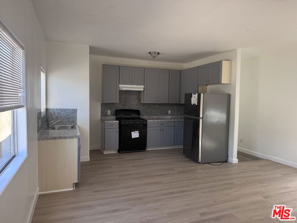 10406 Avalon Boulevard Property Photo 1