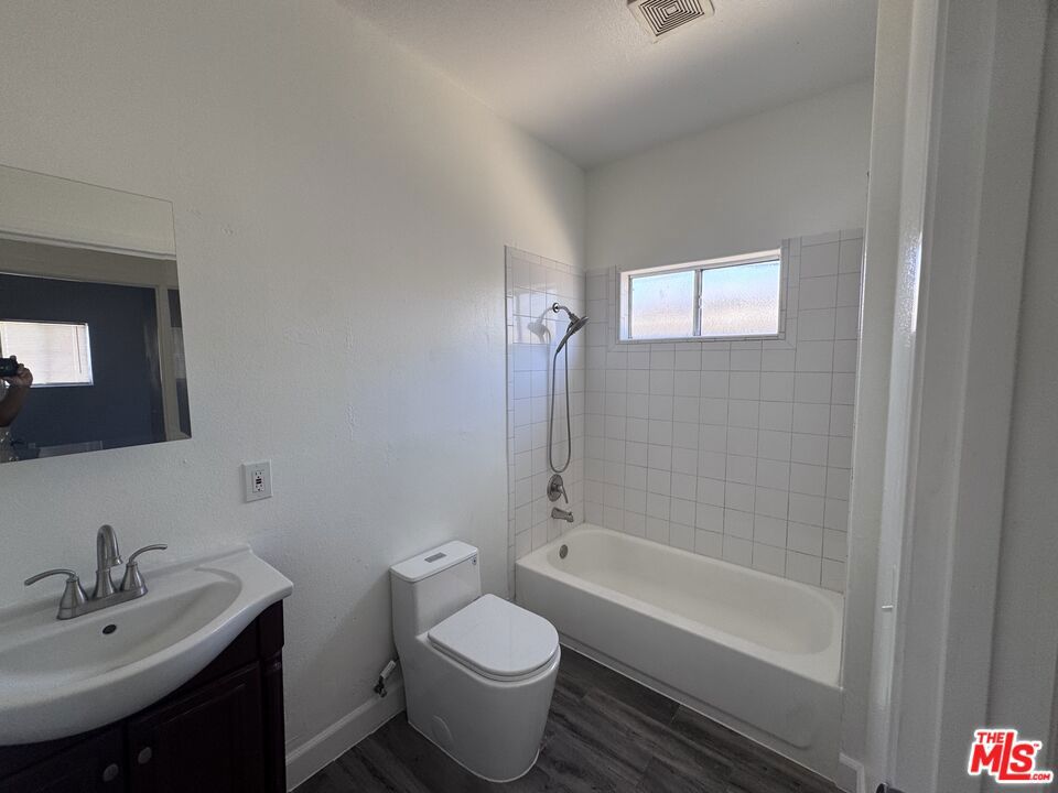 10406 Avalon Boulevard Property Photo 6