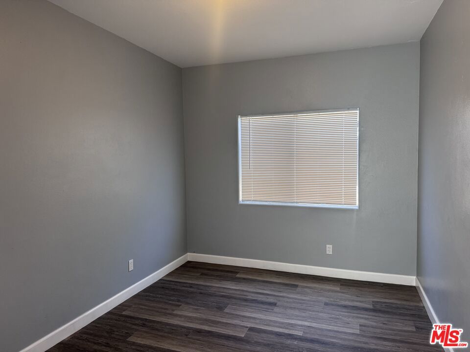 10406 Avalon Boulevard Property Photo 9