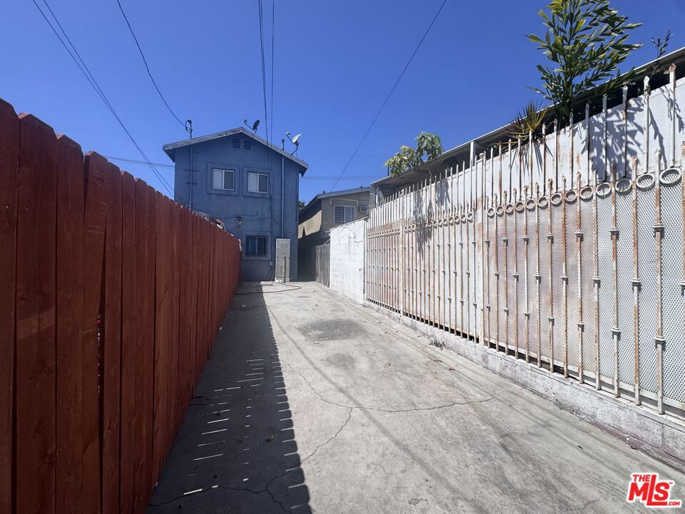 10406 Avalon Boulevard Property Photo 16