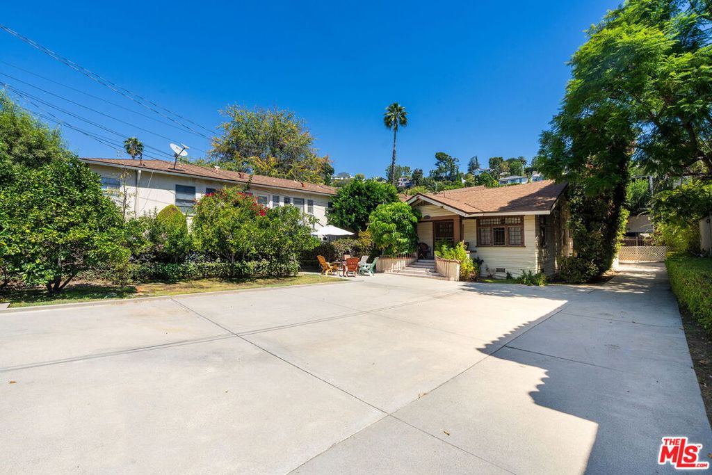 2428 N Beachwood Drive Property Photo 45