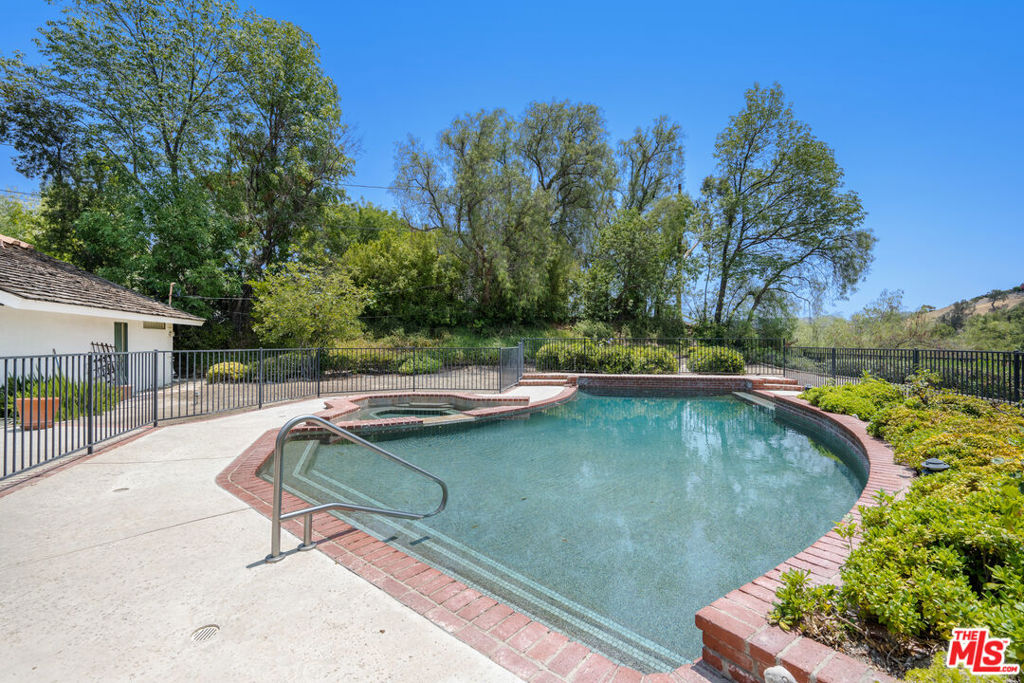 5860 Fitzpatrick Road Property Photo 12