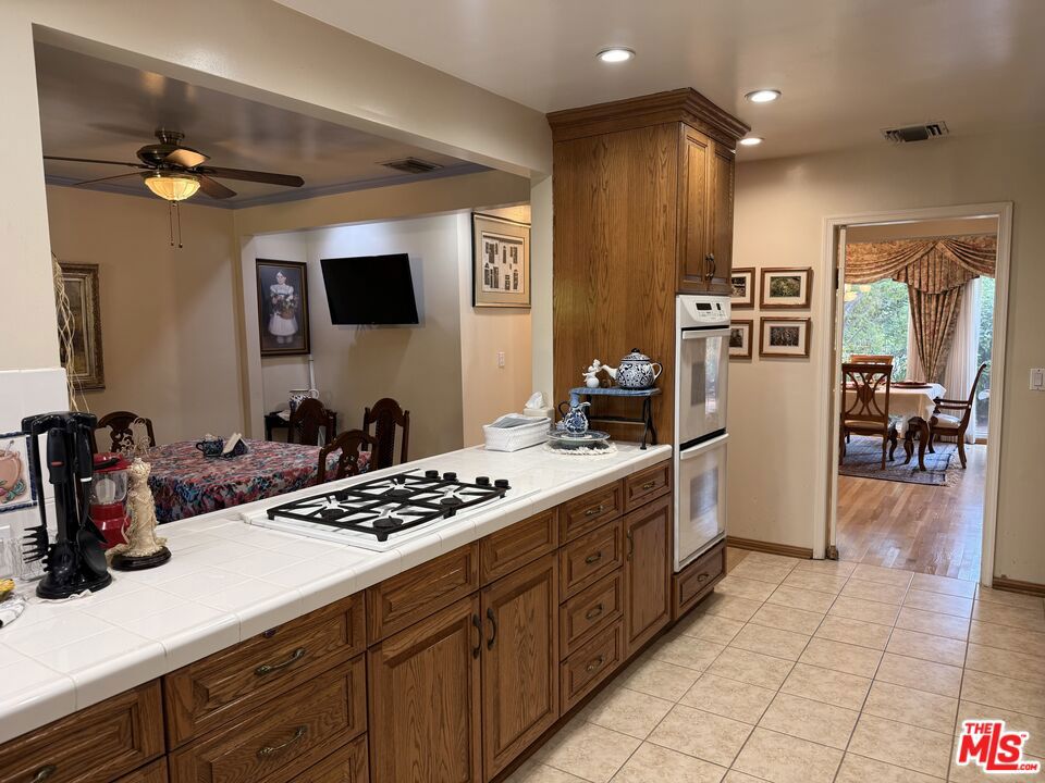 5429 Corbin Avenue Property Photo 11