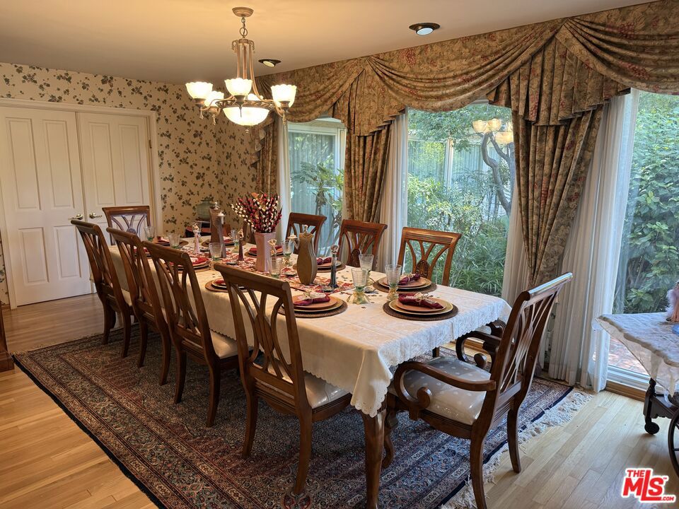 5429 Corbin Avenue Property Photo 12