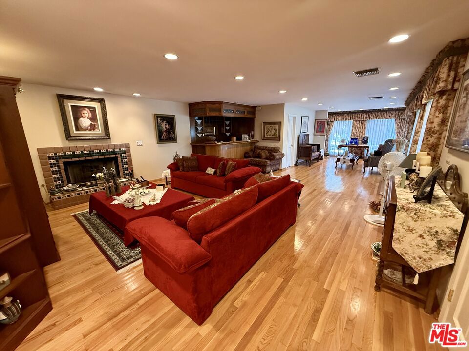 5429 Corbin Avenue Property Photo 14