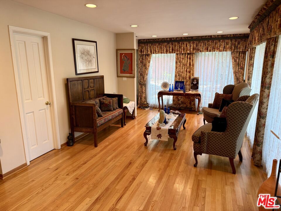 5429 Corbin Avenue Property Photo 15