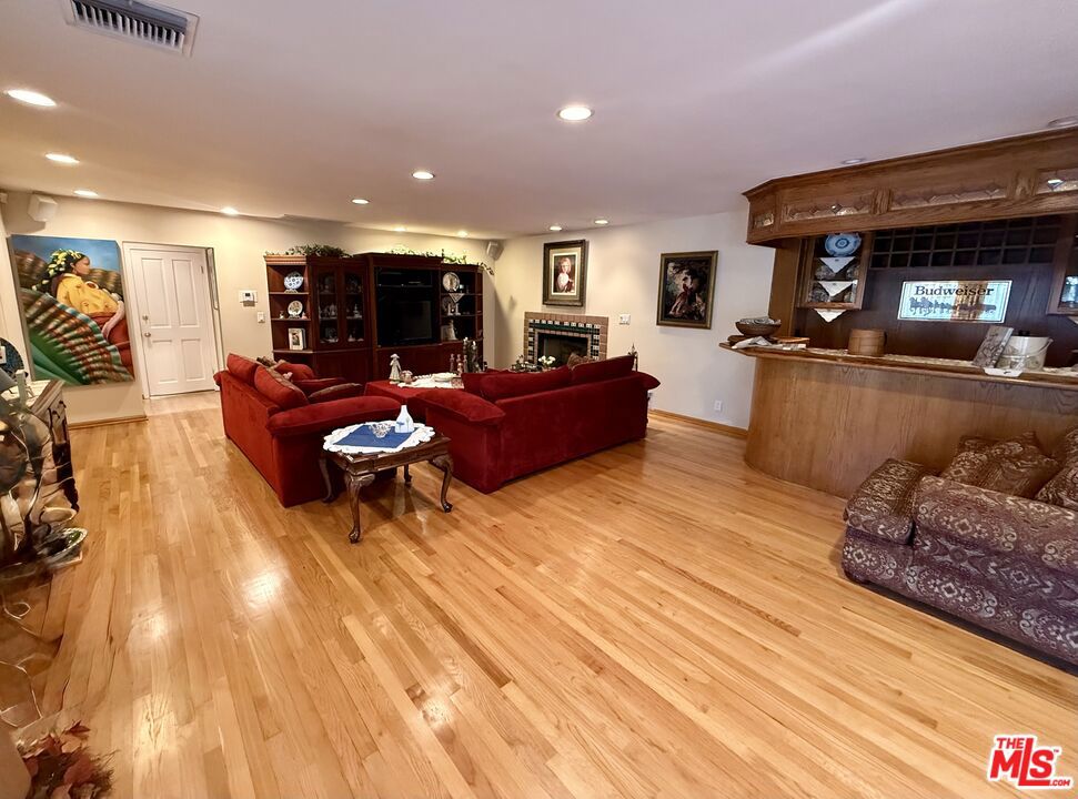 5429 Corbin Avenue Property Photo 17