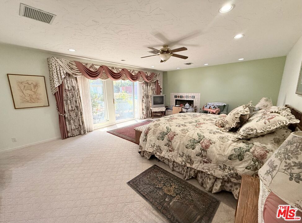 5429 Corbin Avenue Property Photo 30