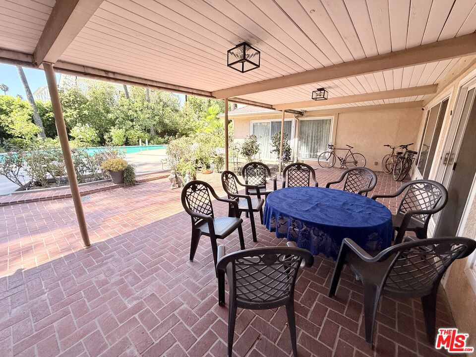 5429 Corbin Avenue Property Photo 31