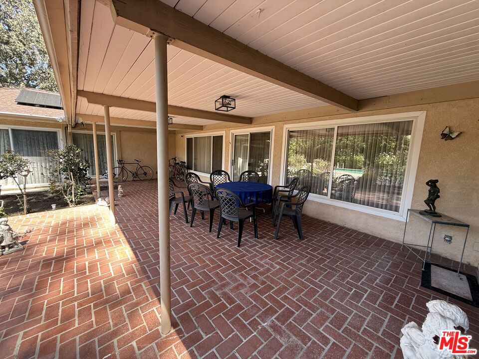 5429 Corbin Avenue Property Photo 32