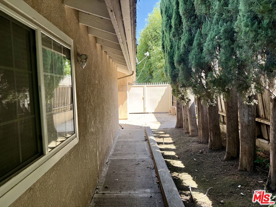 5429 Corbin Avenue Property Photo 37