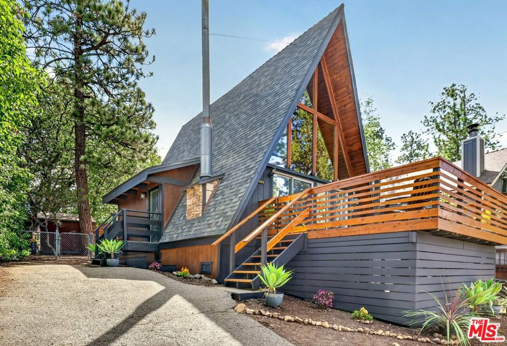 691 Santa Barbara Avenue Property Photo 4