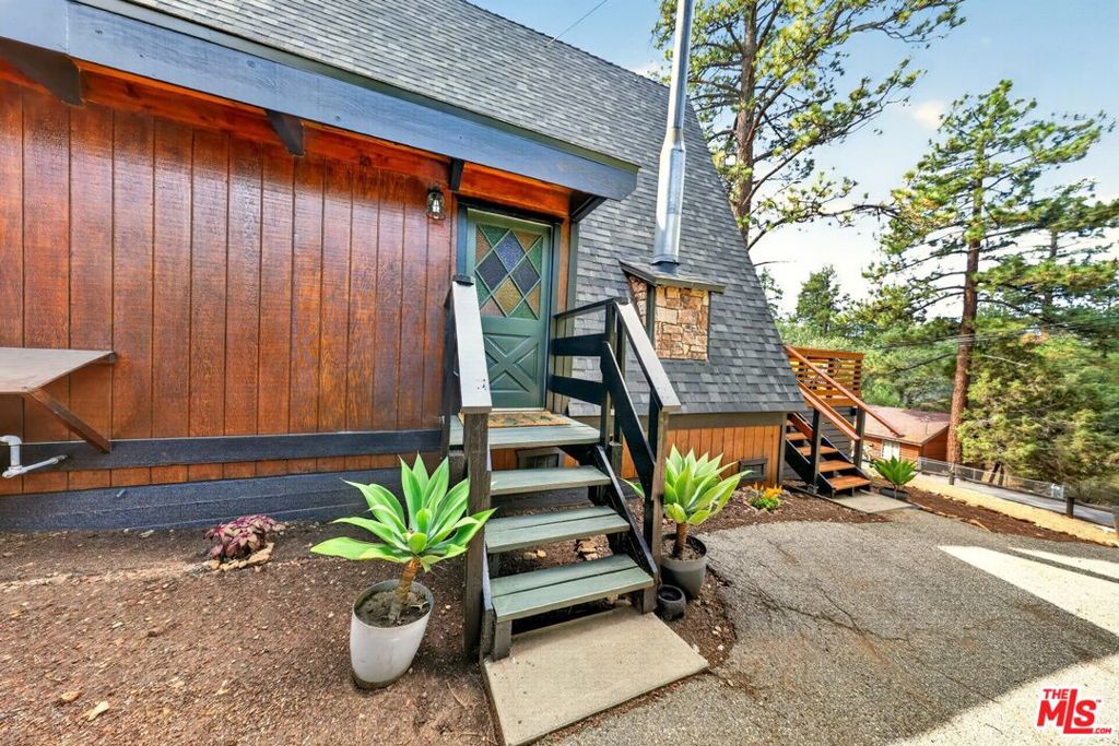 691 Santa Barbara Avenue Property Photo 5