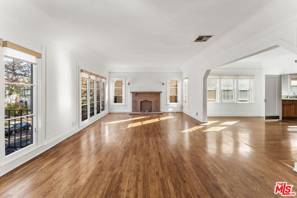 177 N Sycamore Avenue Property Photo 6