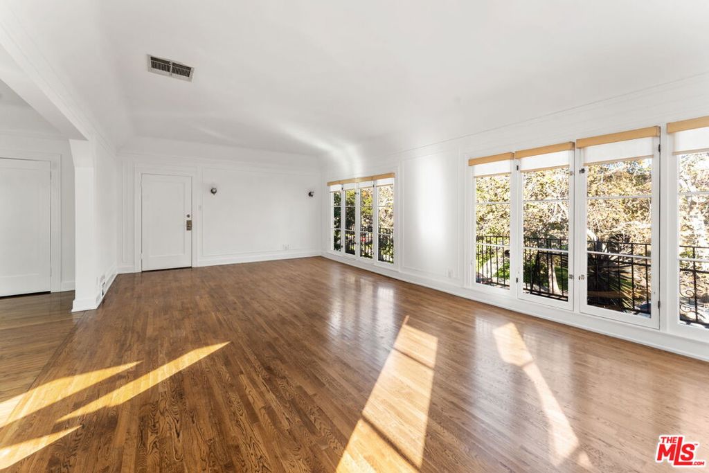 177 N Sycamore Avenue Property Photo 8