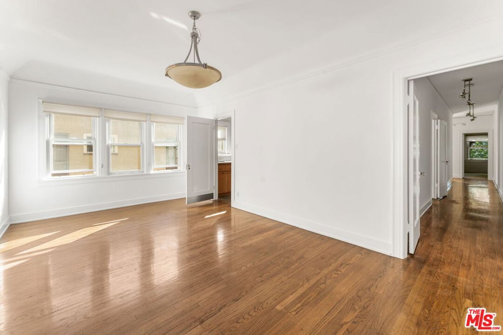 177 N Sycamore Avenue Property Photo 9