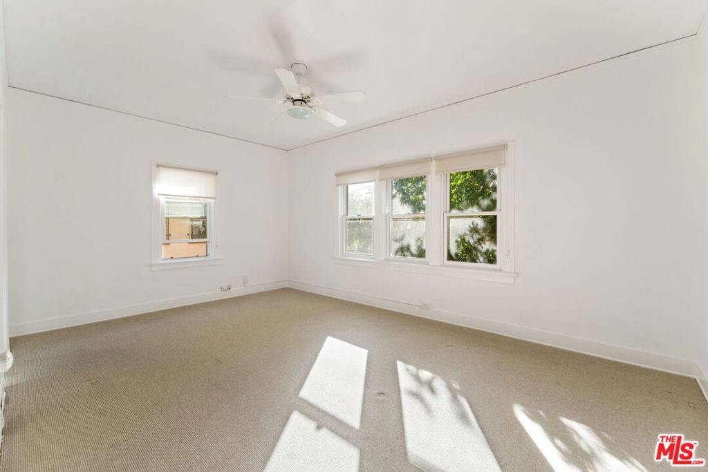 177 N Sycamore Avenue Property Photo 22