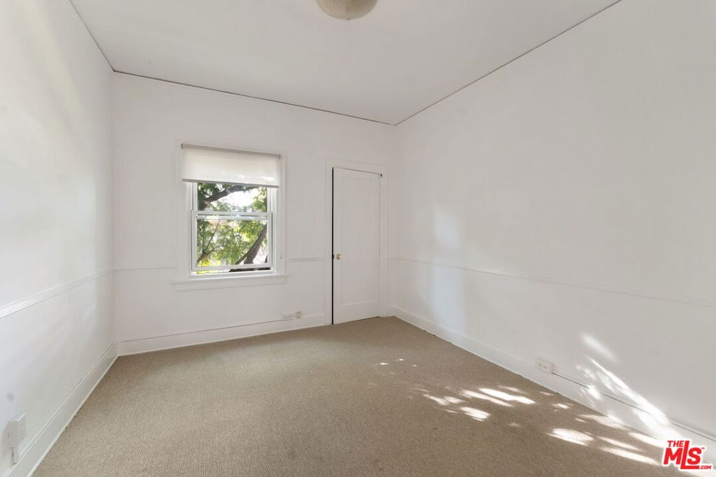 177 N Sycamore Avenue Property Photo 23