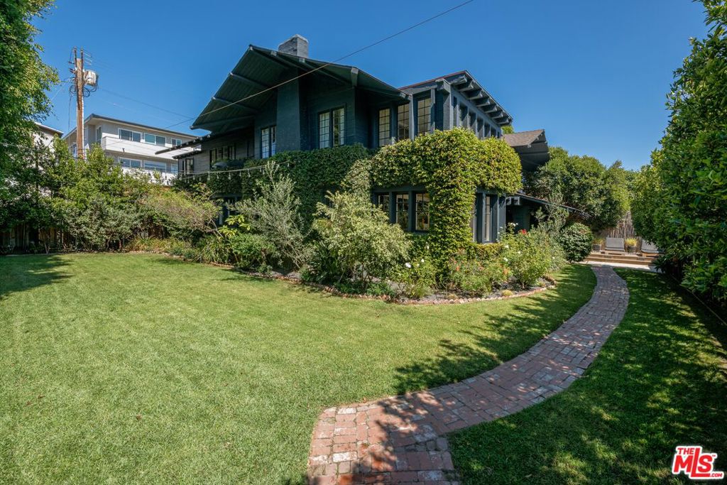 15 30th Avenue Property Photo 2