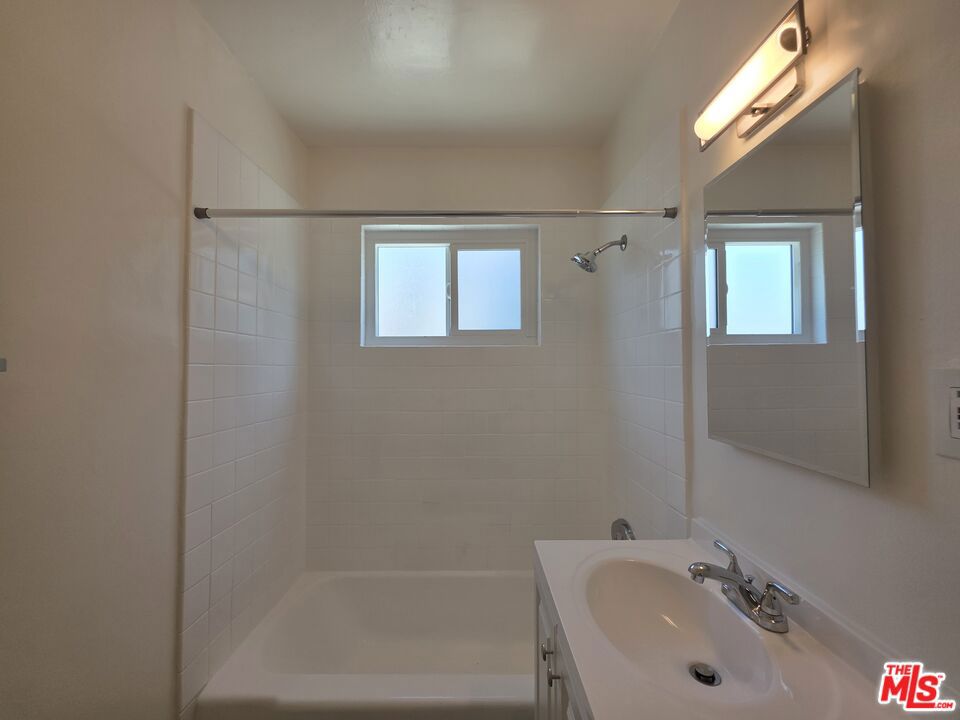 1711 Malcolm Avenue 1 Property Photo 22
