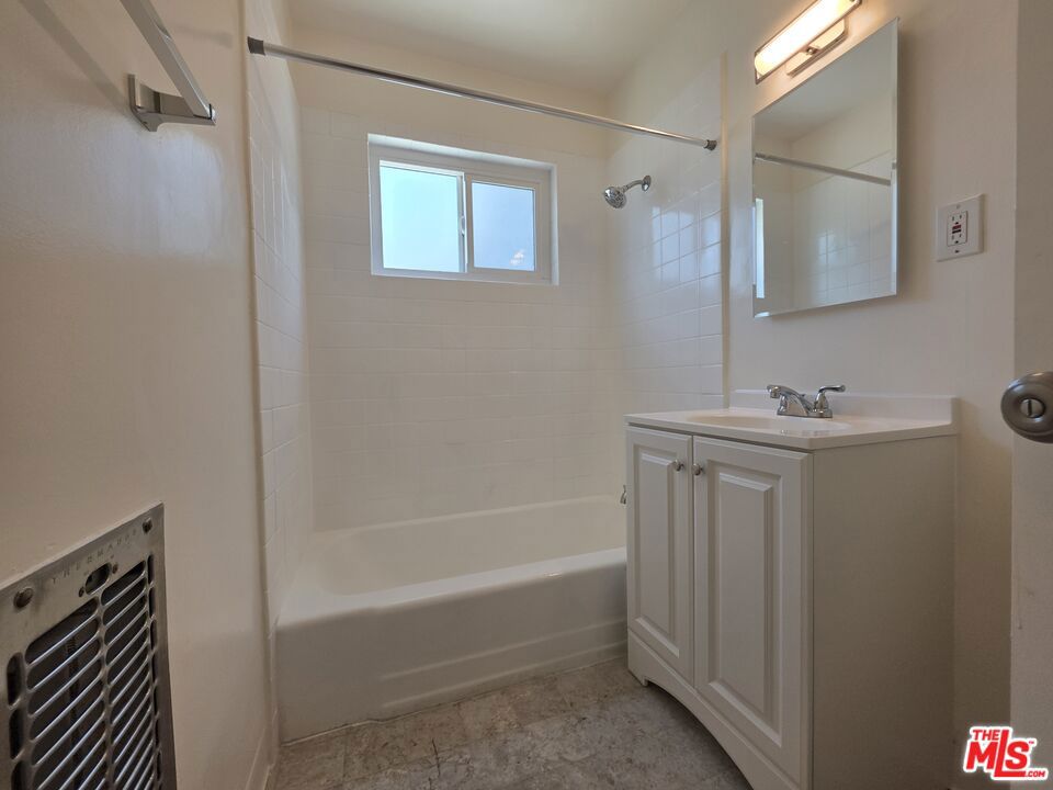 1711 Malcolm Avenue 1 Property Photo 25