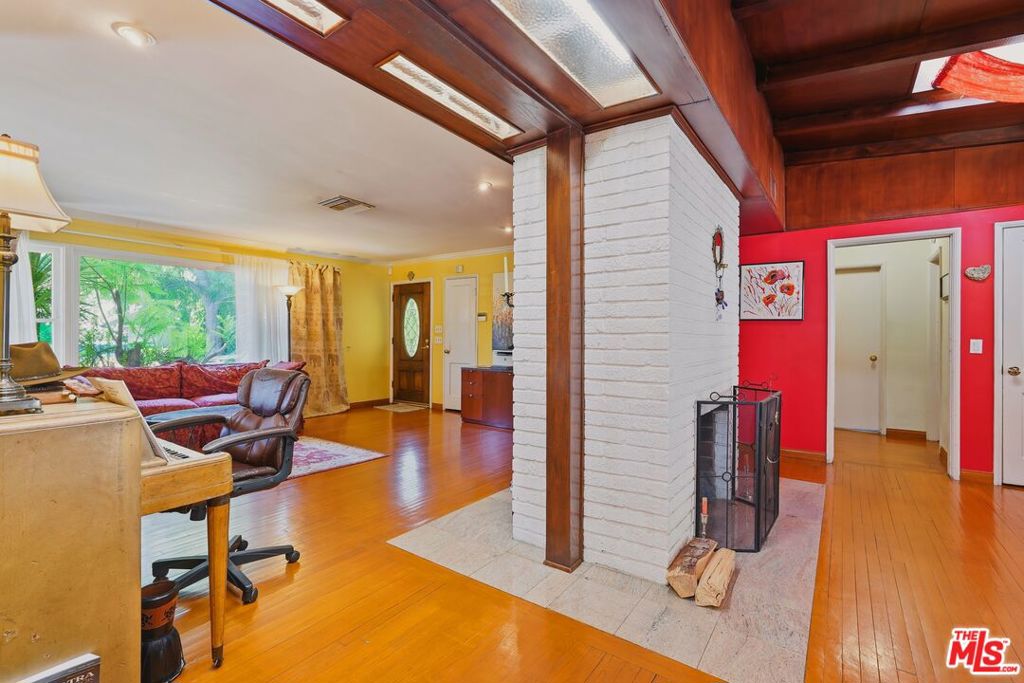 15719 Vose Street Property Photo 2
