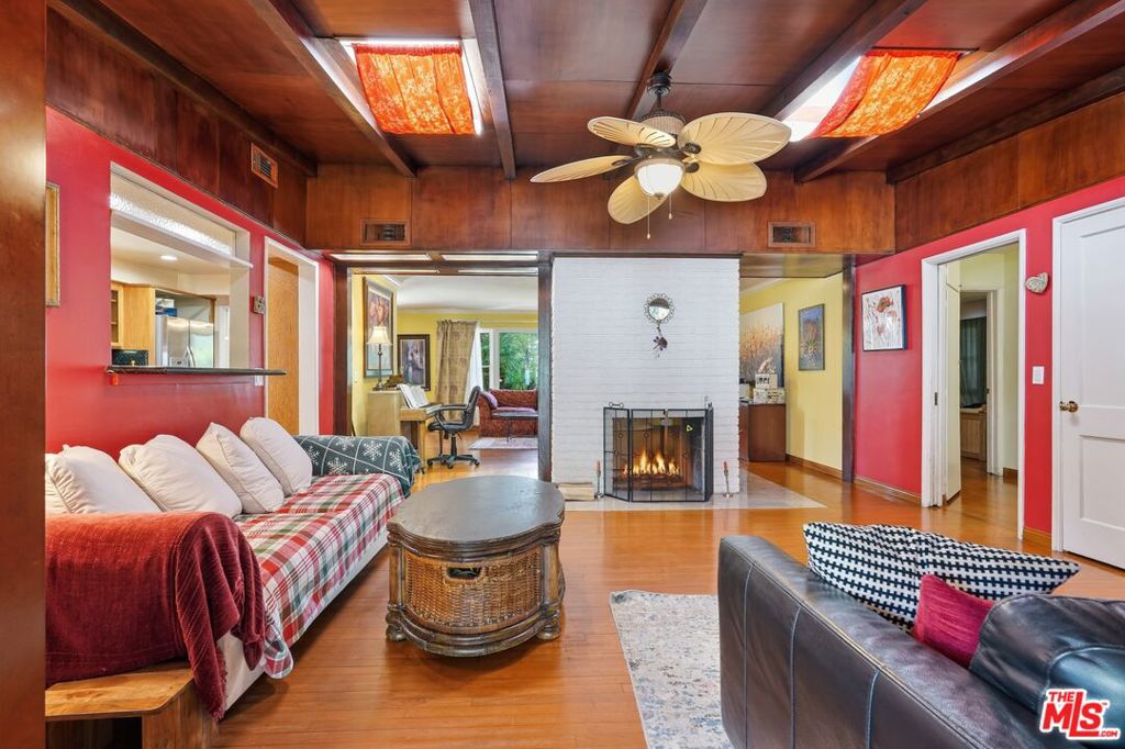 15719 Vose Street Property Photo 4