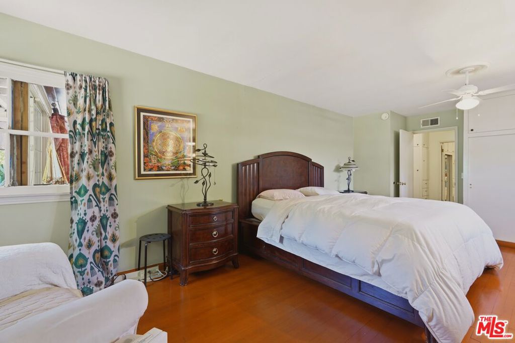 15719 Vose Street Property Photo 7