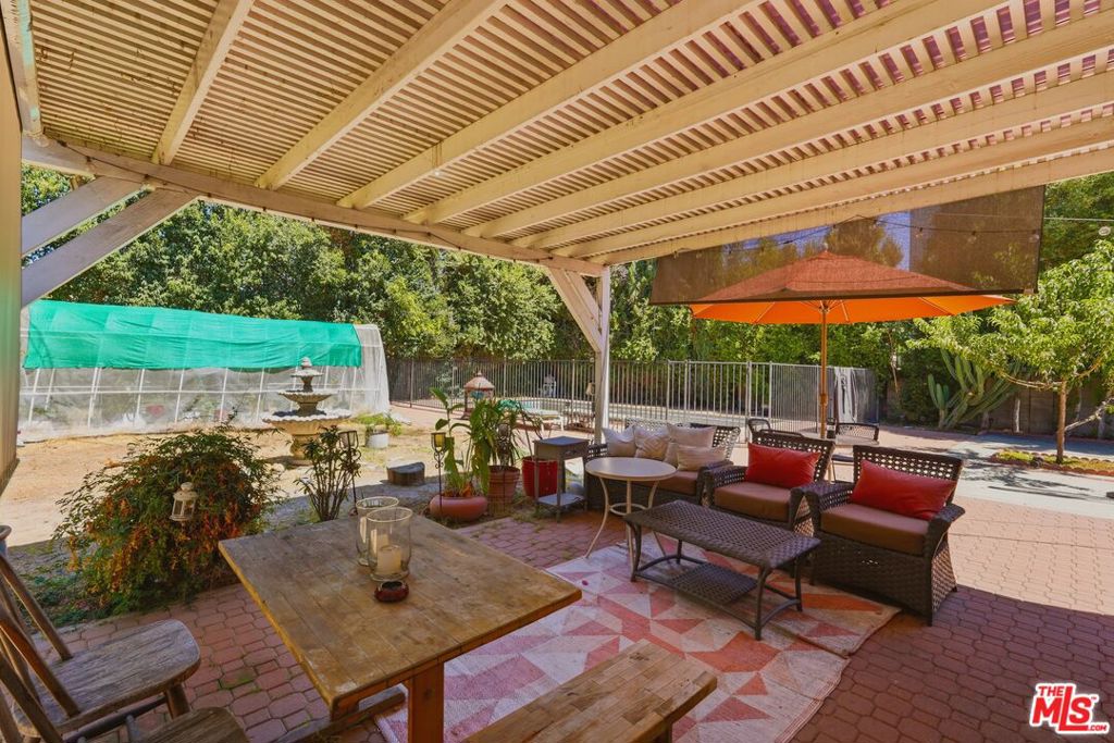 15719 Vose Street Property Photo 9