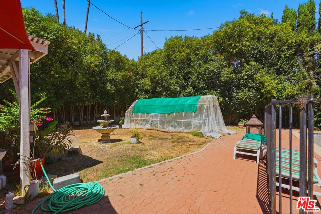 15719 Vose Street Property Photo 10