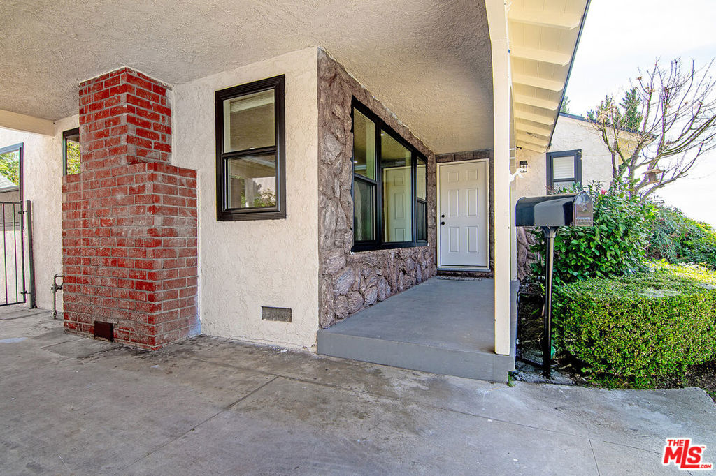 414 University Avenue Property Photo 4